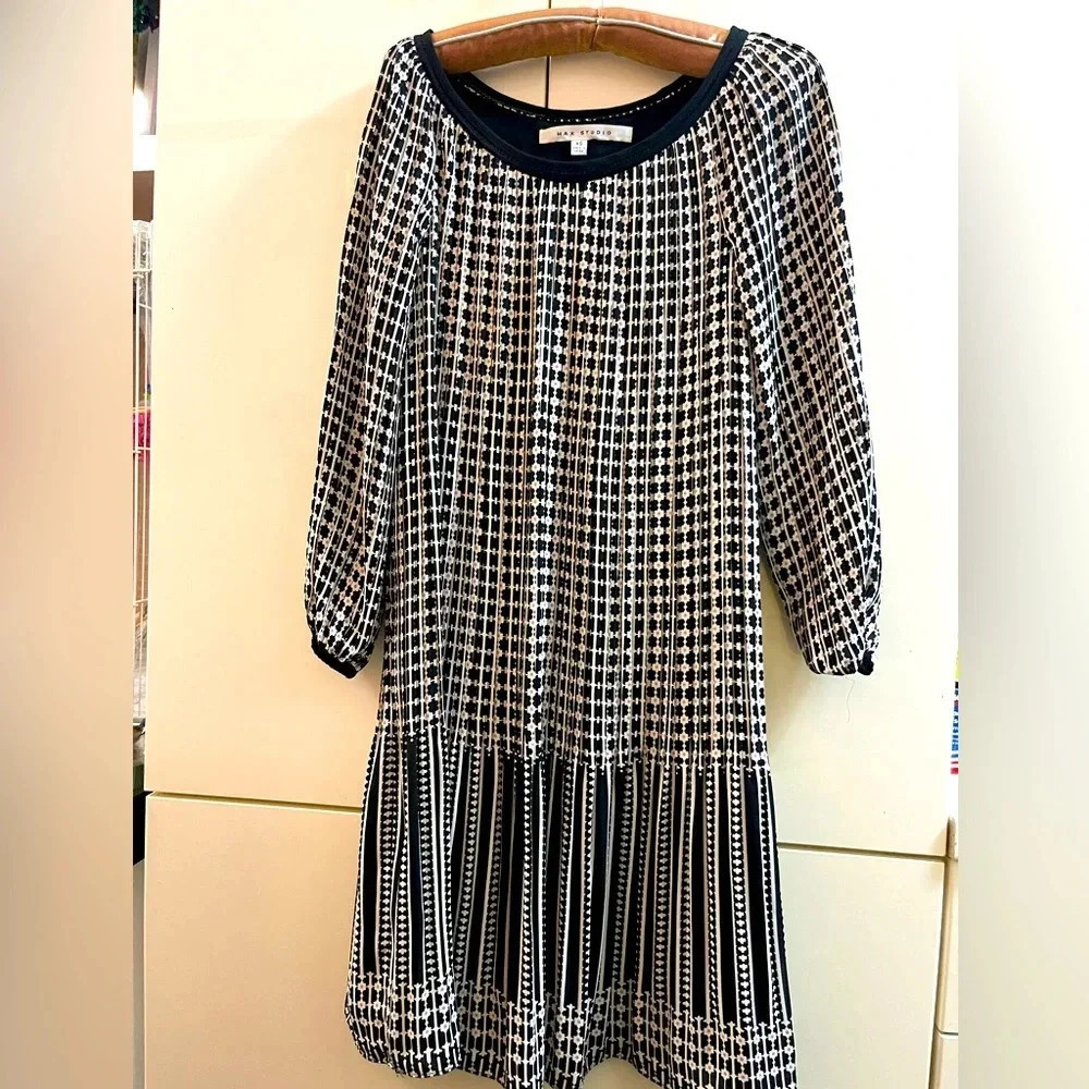 Max studio dress Sz XS  fit flare midi ribbed black/white/ beige